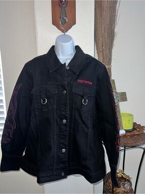 Vintage Harley-Davidson Women's Black Denim Trucker Jacket with Red Flame Detail